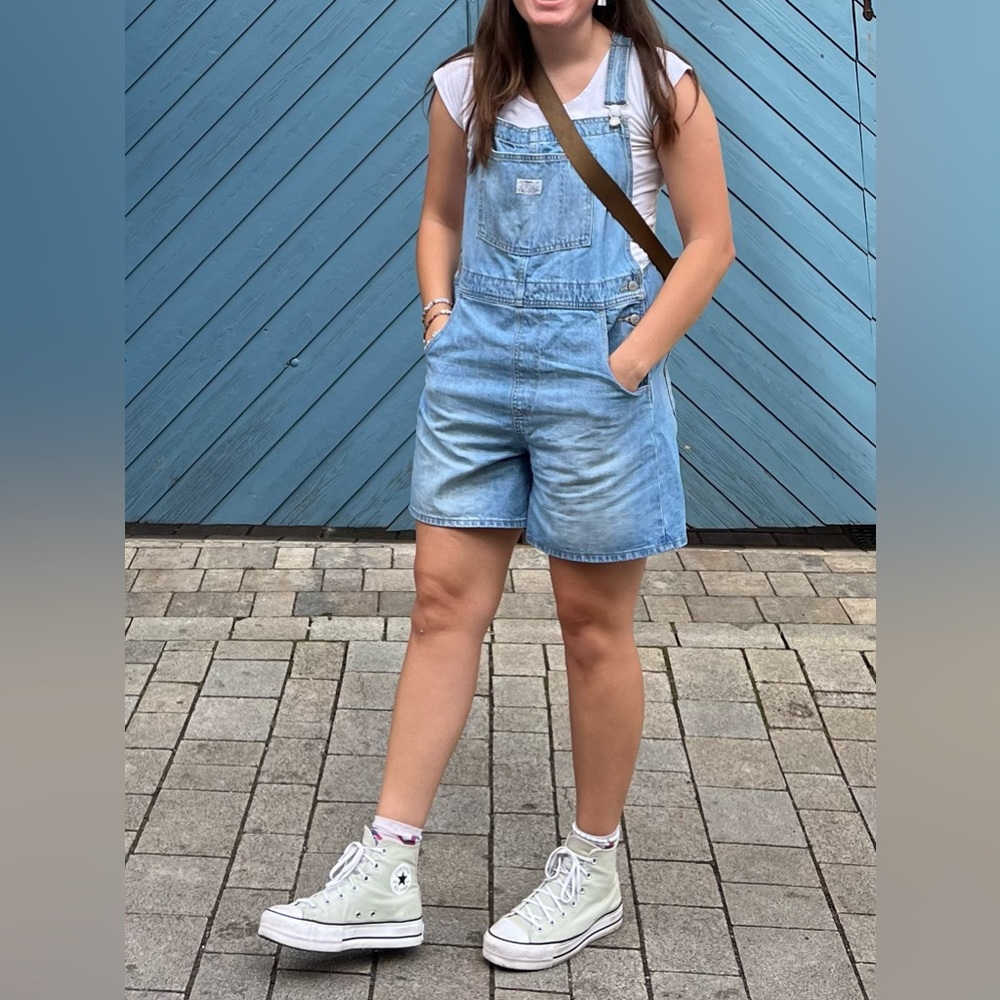 Never worn pair of Levi overall shorts!